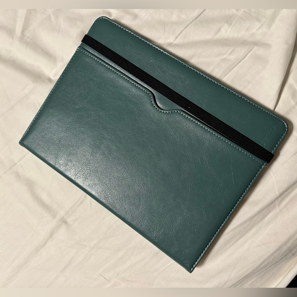 iPad Case in Green Leather, fits 7th 8th 9th gens